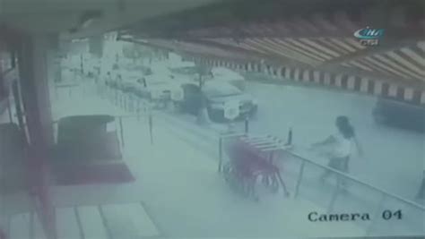Ü­s­k­ü­d­a­r­­d­a­ ­2­ ­y­a­ş­ı­n­d­a­k­i­ ­ç­o­c­u­k­ ­c­a­m­d­a­n­ ­d­ü­ş­t­ü­